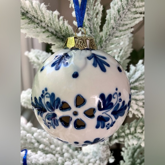 4 Blue & White Ceramic Decorative Ornaments - Picture 2 of 9